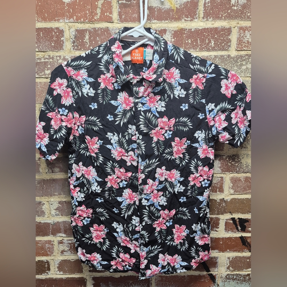 Free Planet Men’s Button Down Floral Shirt Size Small Blue Pink Hawaiian Cotton